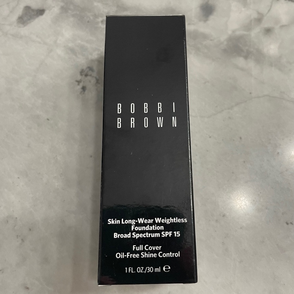 Bobbi Brown Skin Long-Wear Weightless Foundation - Chestnut 9